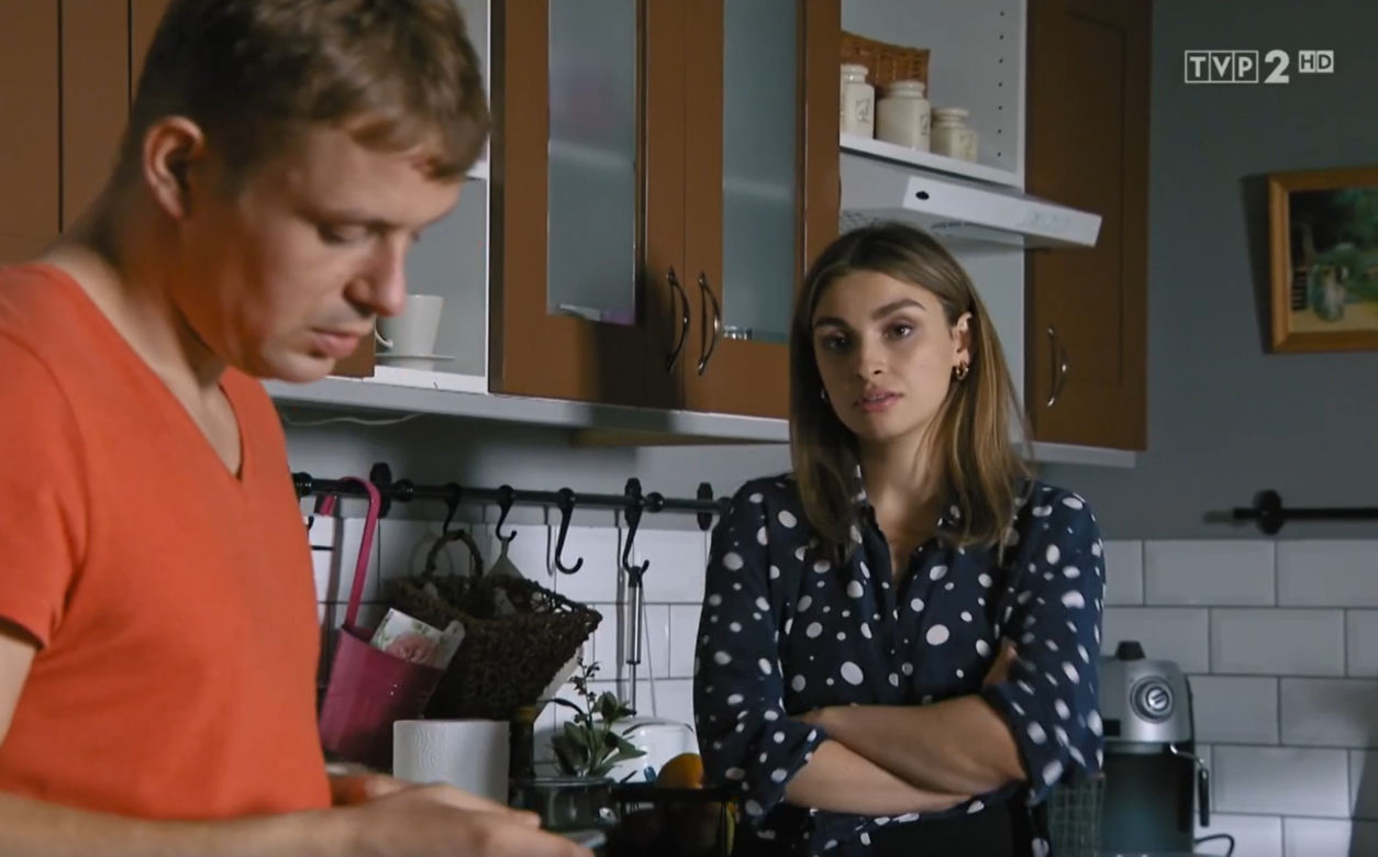 Barwy szczęścia, odcinek 2360, Klara (Olga Jankowska), Hubert (Marek Molak)