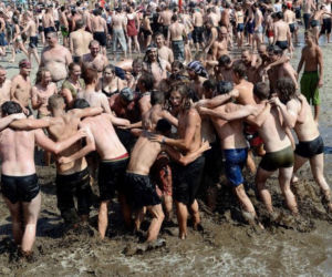 PRZYSTANEK WOODSTOCK 2012: W Kostrzynie BAWI SIĘ 350 TYSIĘCY ludzi