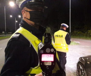 Gnał BWM ponad 140 km/h w terenie zabudowanym