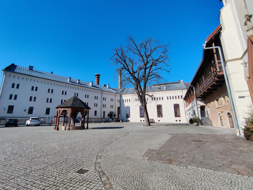 To miasto w województwie śląskim było stolicą. Znajduje się w nim perła śląskiego gotyku