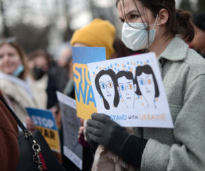 Warszawa solidarna z Ukrainą. Trwa manifestacja Nigdy więcej wojny
