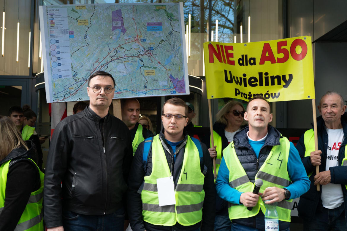 Dramat setek rodzin pod Warszawą! Nowa autostrada zburzy ich domy?! „Żyjemy na bombie”