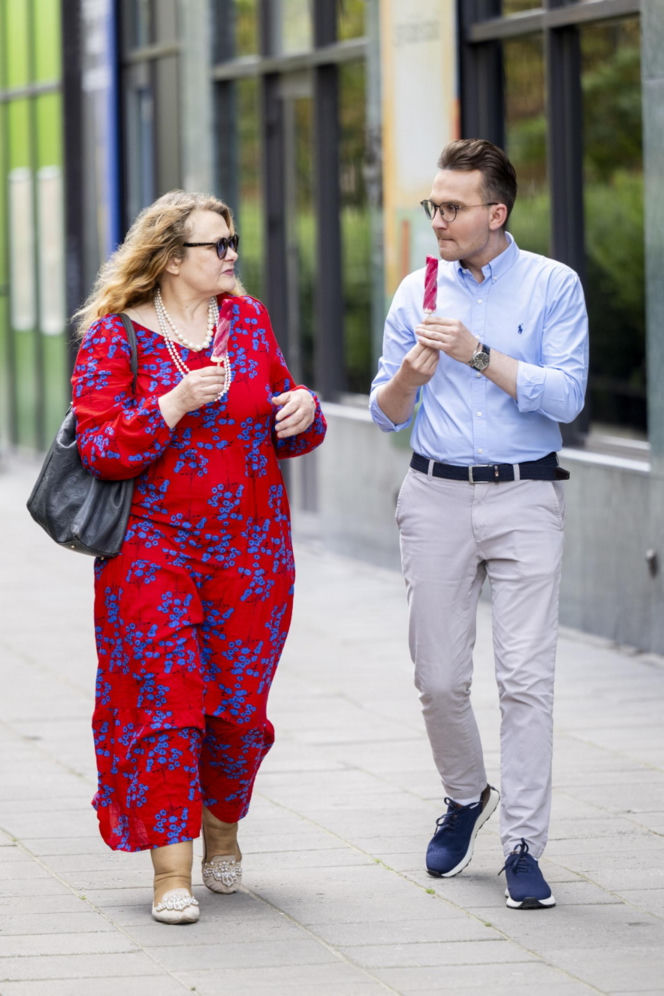 Posłanka Piekarska z Adrianem Witczakiem kupowali bransoletkę