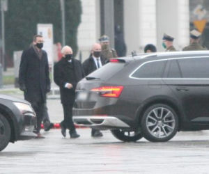 Jarosław Kaczyński. Prezes zabrał premiera na grób brata