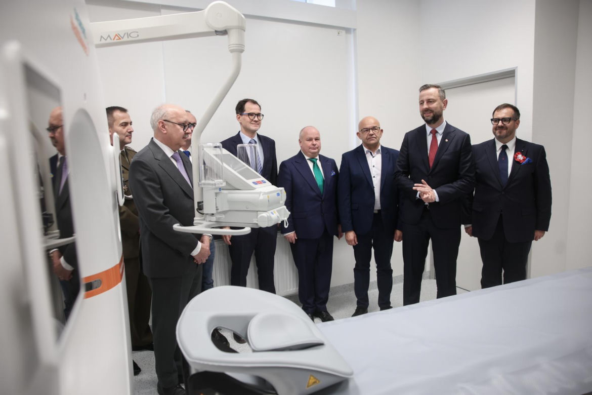Nowoczesny tomograf w krakowskim szpitalu wojskowym. Sprzęt z funduszy KPO zaprezentował szef MON