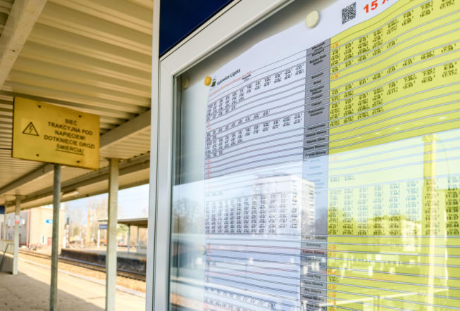 Zmiany w rozkładach pociągów PKP. Jesienna korekta skróci podróże