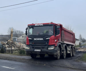 Rozbiórka domu Wesołowskich z Wyryków. Coś się w końcu ruszyło. Taki prezent na święta.