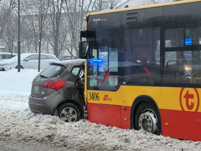 Wypadek autobusu miejskiego w Markach. Są ranni
