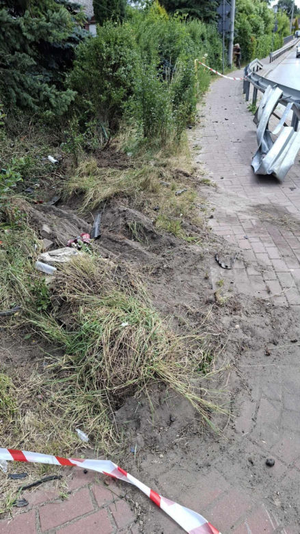 Nocna szarża przy Benedyktyńskiej w Starachowicach. Kierowca i pasażerowie uciekli