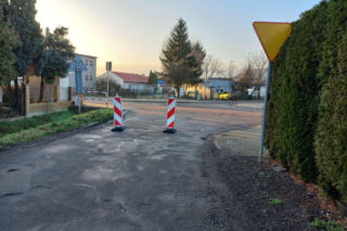 Samochodem już nie przejedziesz. Zmiany na przejeździe kolejowym przy Dąbrówki w Lesznie