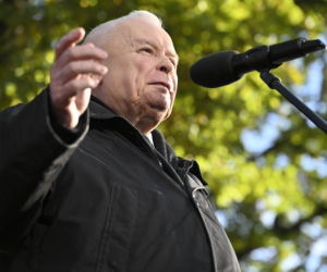 Jarosław Kaczyński w trakcie protestu przed Trybunałem Konstytucyjnym