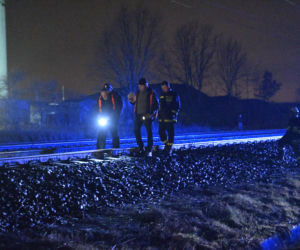 Wypadek w Prostkach. Rozpędzony pociąg zmiażdżył samochód! Dramatyczna akcja