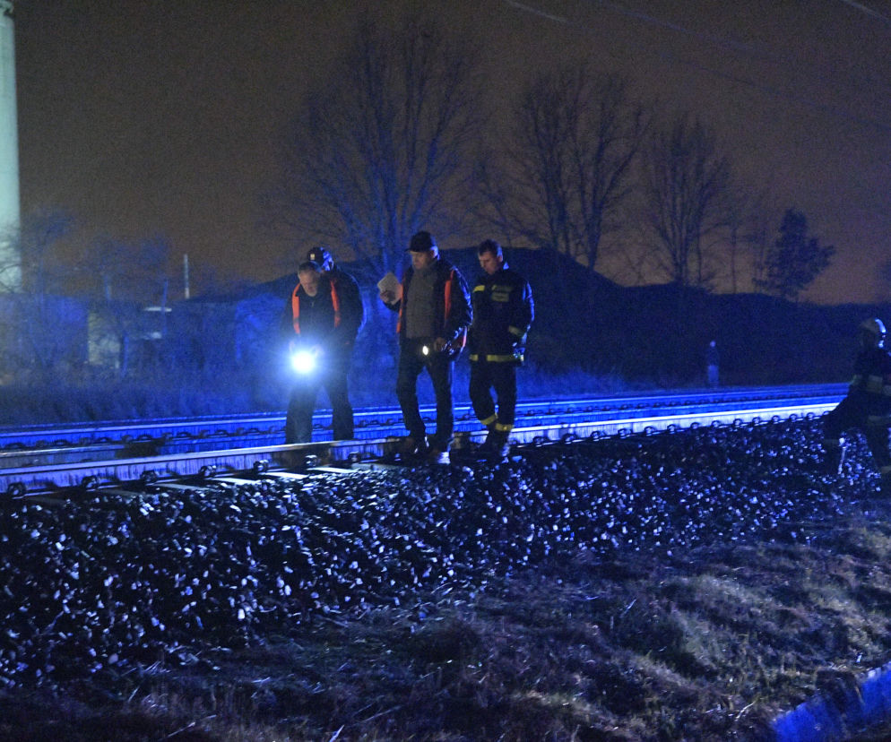Wypadek w Prostkach. Rozpędzony pociąg zmiażdżył samochód! Dramatyczna akcja