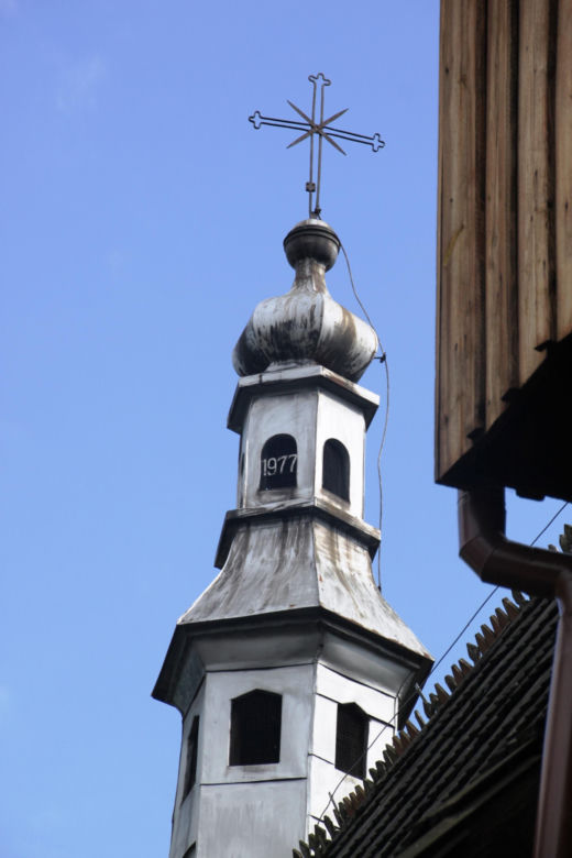 To jedna z najpiękniejszych małopolskich wsi. Kiedyś należała do dwóch zakonów
