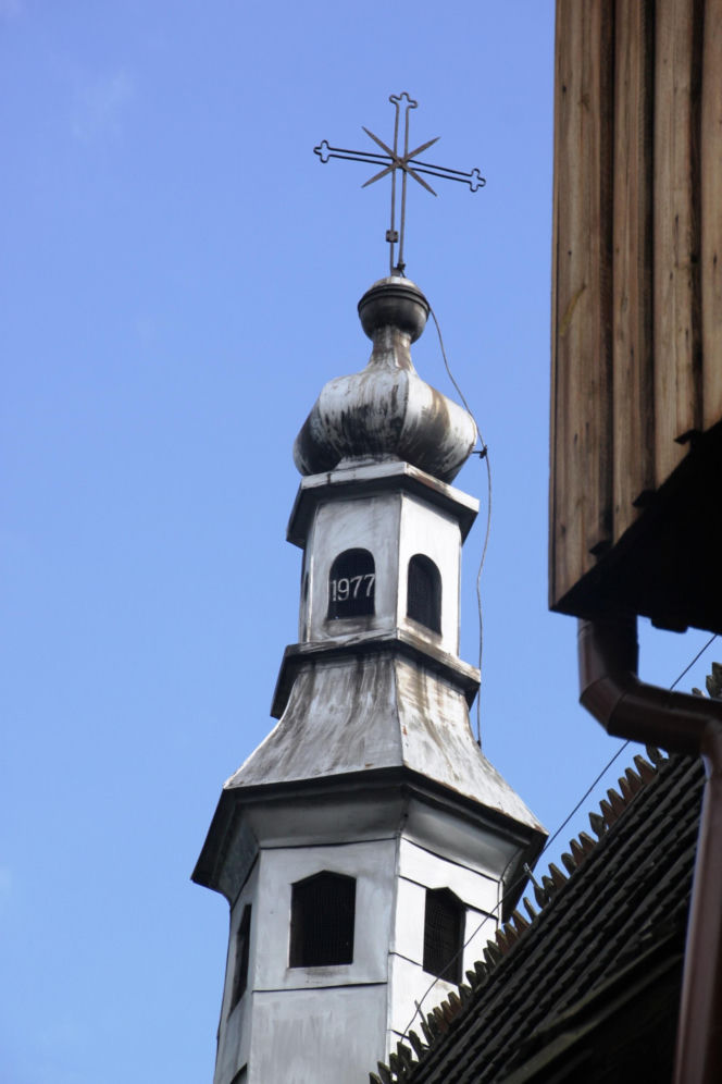 To jedna z najpiękniejszych małopolskich wsi. Kiedyś należała do dwóch zakonów