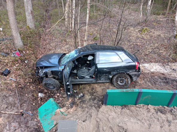 Czołowe zderzenie wisiało na włosku. 33-latek zginął po dramatycznym manewrze na leśnej trasie
