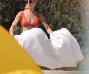 Kasia Tusk w bikini na plaży z rodziną