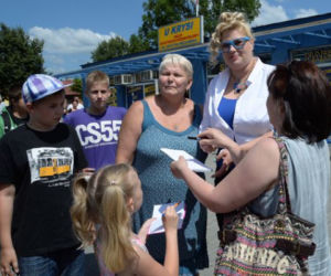 Ranczo 9 sezon. Elżbieta Romanowska jako Jola na rynku w Jeruzalu