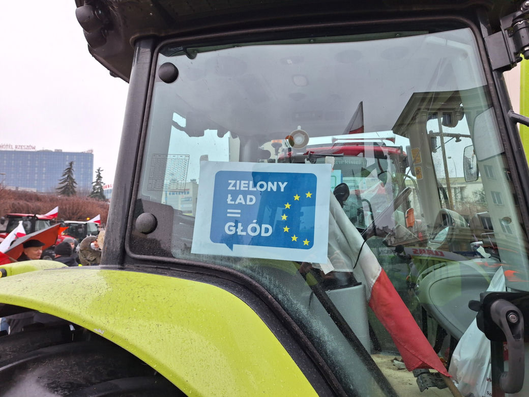 Rolnicy w Rzeszowie wyjechali na ulice. Trwa strajk generalny 