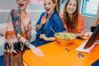 Daria Ładocha w studiu ESKI