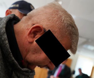 Ksiądz Mirosław porąbał siekierą i podpalił starego znajomego?! W sądzie szok: mam dziecko