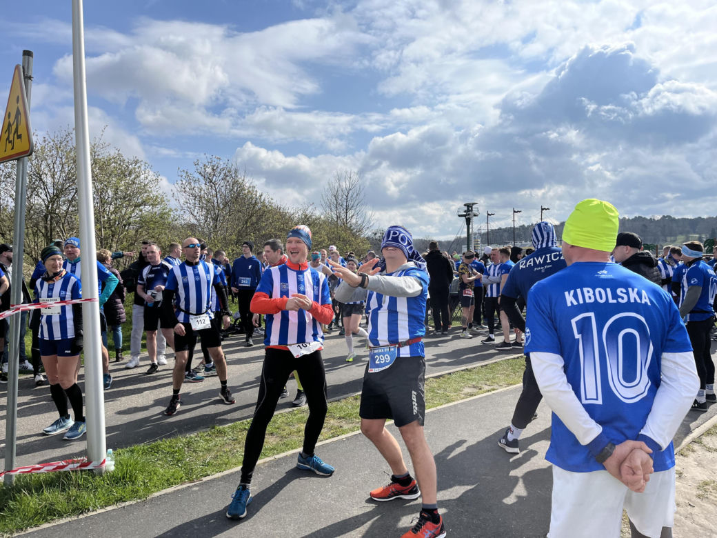 Kibolska Dycha 2024. Wyjątkowy bieg kibiców Lecha Poznań