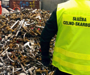 Próbowali wwieźć do Polski 40 ton odpadów z Niemiec