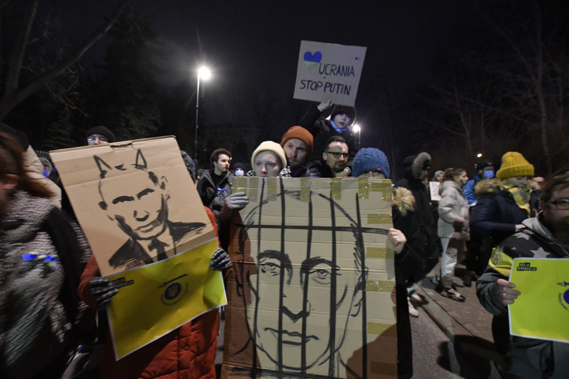 Transparenty na antyrosyjskich protestach