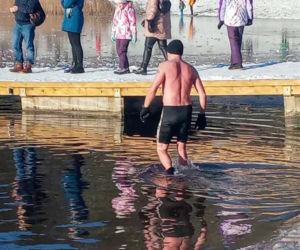 Szczecińskie morsy świętowały nad jeziorem Głębokie