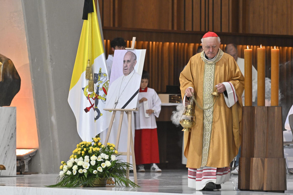 Warszawa żegna papieża Franciszka. Poruszające wpisy w Archikatedrze 