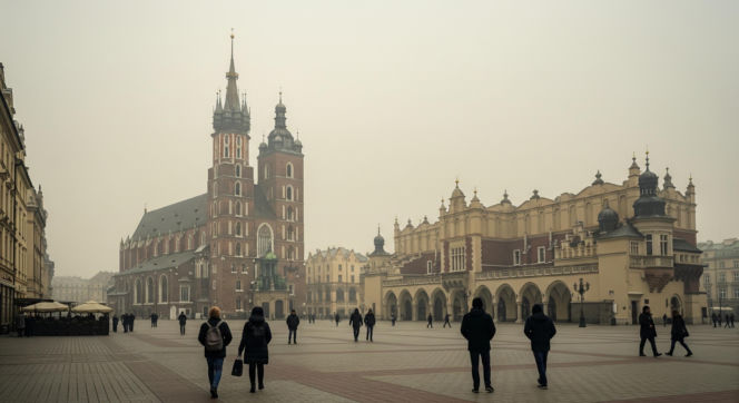 TOP 10 najbardziej zanieczyszczonych miast 18.12.2025. Kto dziś oddycha najgorzej?