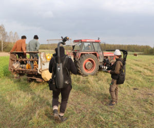 Rolnicy. Podlasie. Gienek, Andrzej i Sławek w Deniskach. Odbierają dynie