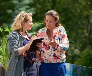 Komisarz Mama odc. 2. Maria Matejko (Paulina Chruściel), sąsiadka Kamila (Anna Gzyra)
