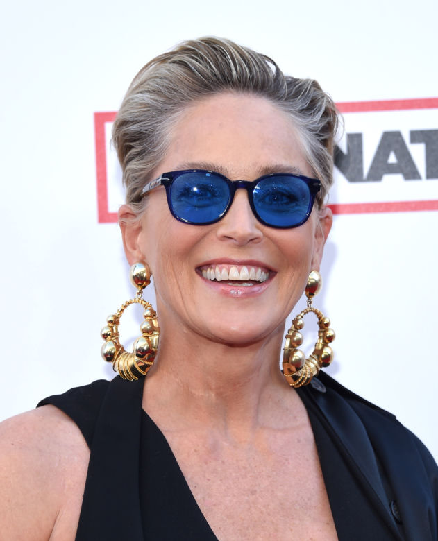 Rzuciła wyzwanie Sharon Stone! 50-latka podniosła nogę i pokazała pupę