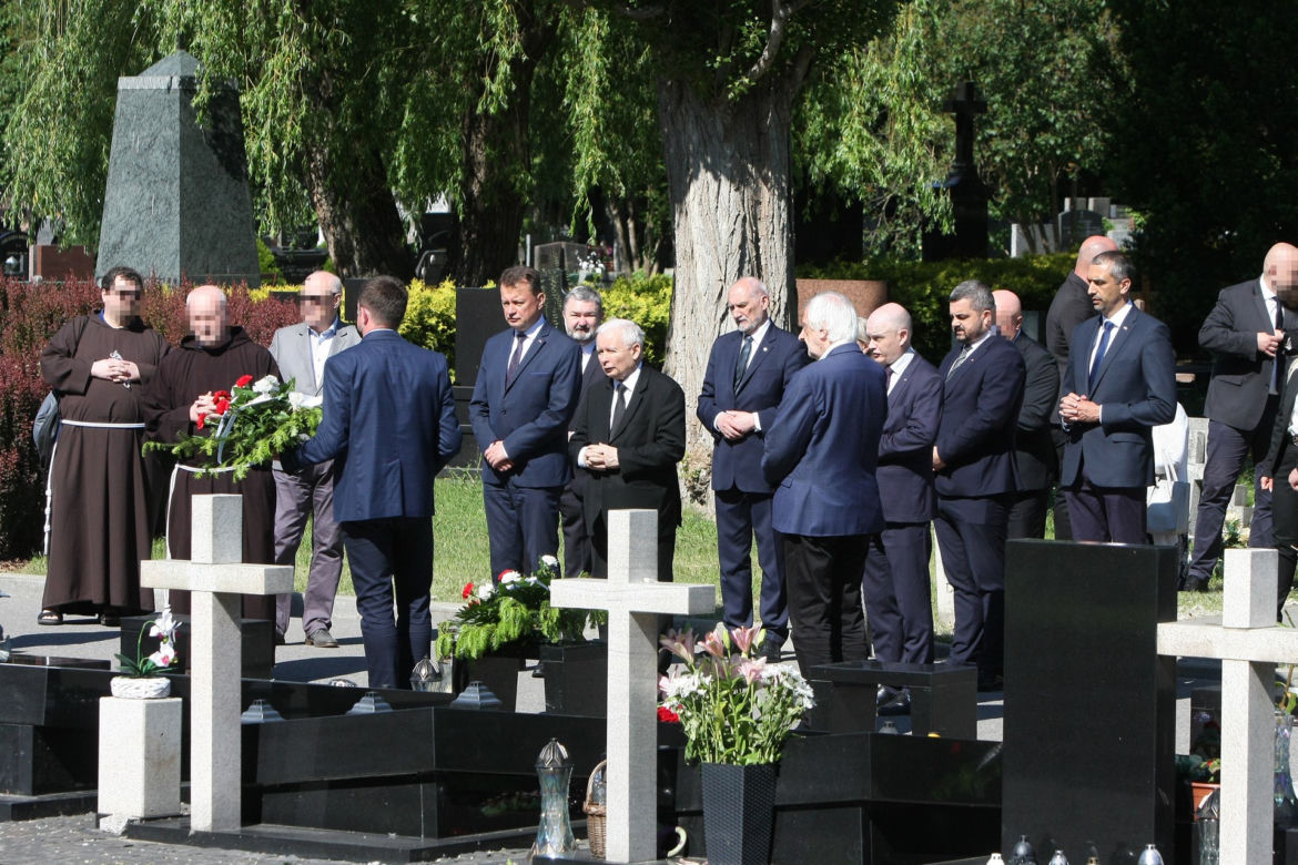 Modlitwa prezesa pod bronią