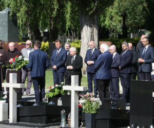 Modlitwa prezesa pod bronią