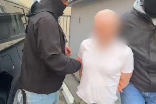 Nad ranem do mieszkania 49-latka z Gdańska wkroczyli funkcjonariusze. Mężczyzna, za którym od czerwca wystawiono list gończy, został zatrzymany i wkrótce rozpocznie odbywanie kary dwóch i pół roku więzienia za wykorzystanie seksualne osoby małoletniej