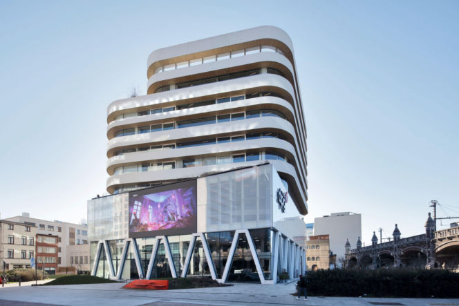 Szkło – bohater tła