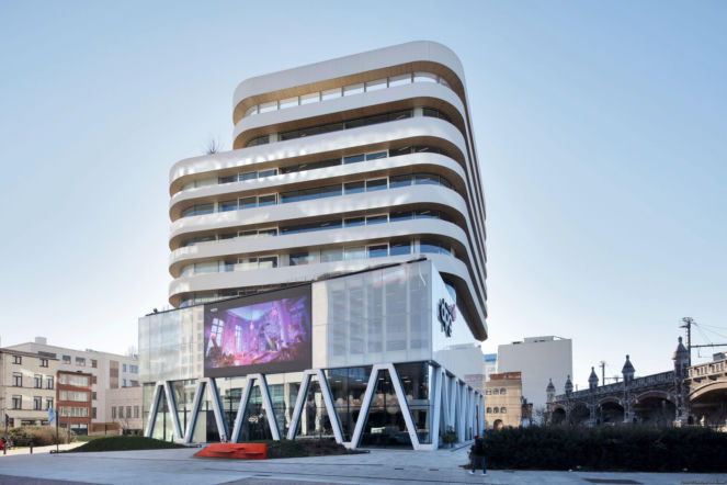 Szkło – bohater tła