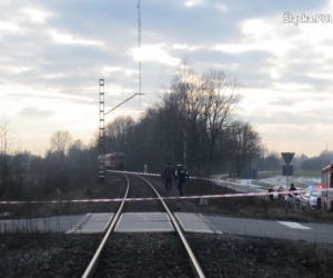 Mężczyzna wjechał pod jadący pociąg