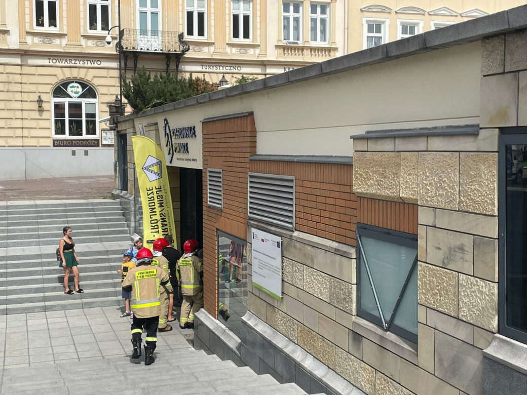 Pożar w Rzeszowskich Piwnicach? Trzy zastępy straży pożarnej przed instytucją 