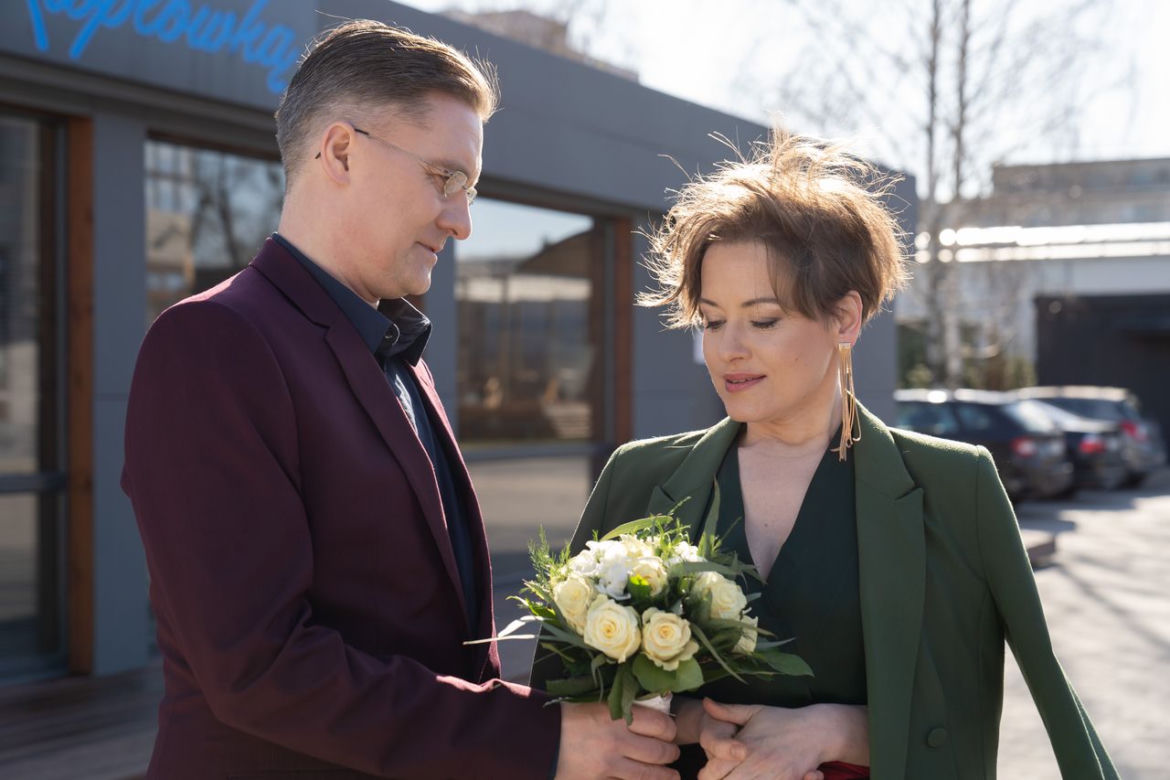 Na sygnale odc. 232. Ślub Martyny i Piotra. Artur Góra (Tomasz Piątkowski), Lidka Chowaniec (Anna Haba)
