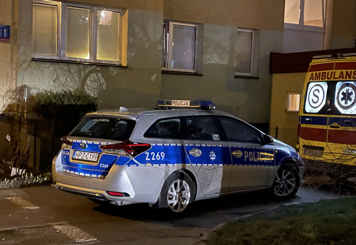 Sąsiedzi znaleźli zwłoki. Tragedia w bloku na Bemowie