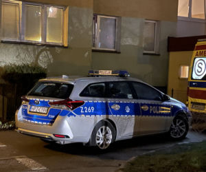 Sąsiedzi znaleźli zwłoki. Tragedia w bloku na Bemowie