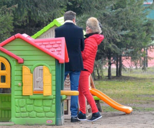Anna Mucha i Marcel Sora na spacerze z dziećmi
