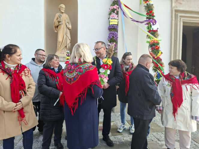 Niedziela Palmowa 2026 w gminie Brody. Barwna procesja i rekordowe palmy w Krynkach
