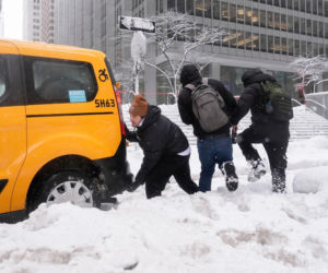 Wielka śnieżyca w Nowym Jorku! Zabronili podróży. Zobacz zdjęcia