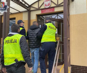 Kradzionym samochodem rozjechał człowieka. Razem z kompanem trafił do aresztu