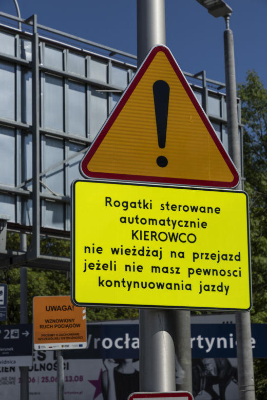Nowe rogatki paraliżują ruch na południu Wrocławia. Kierowcy sami sobie winni?