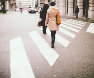 Ludzie nie potrafią chodzić przez przejścia dla pieszych